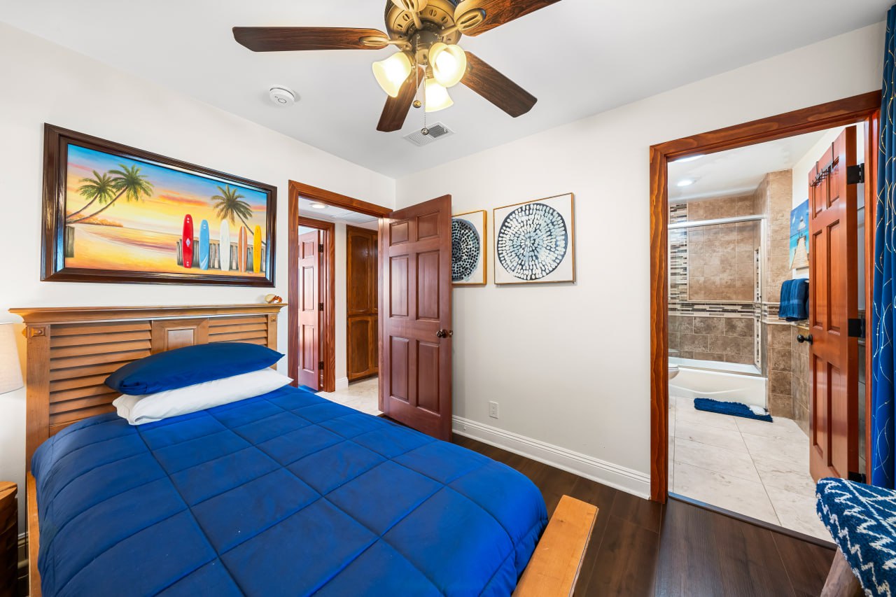 Bedroom 7 — Surfer Room